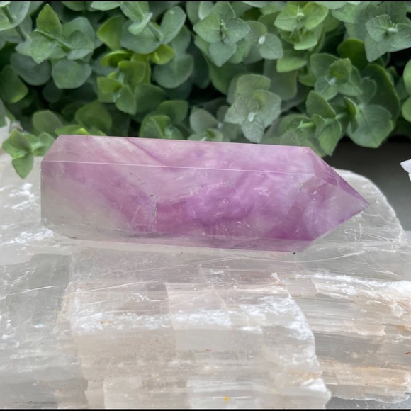 Fluorite Crystal Tower Point - Picture 2 of 8